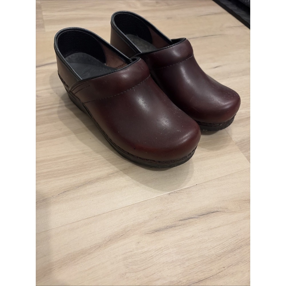 Dansko Womens Size 35 Slip On Clogs Comfort Shoes Casual Round Toe Red Leather